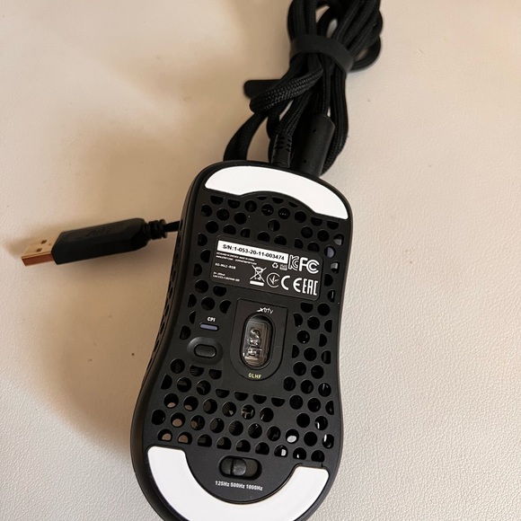 LIKE NEW. Xtrfy M42 RGB Ultra Light Gaming Mouse - Black - Picture 3 of 4